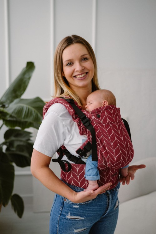 Burgundowe nosidło z białym wzorem warkocza (burgundy braid cotton carrier - a burgundy carrier with a white braid pattern)
