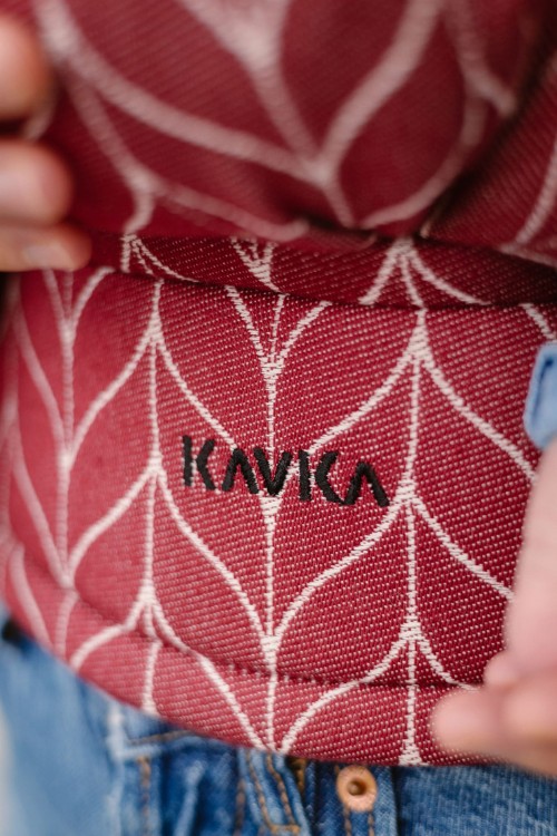 pas biodrowy nosidła KAVKA Multi‑Age burgundy braid cotton - burgundowe nosidło z białym wzorem warkocza  (burgundy carrier with a white braid pattern)